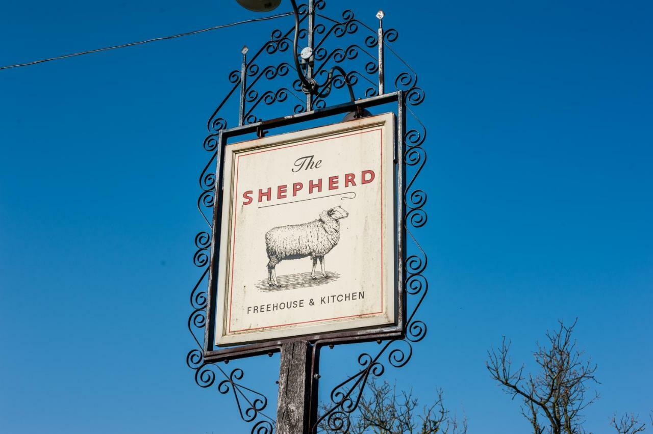 The Shepherd At Langham Boxted  Exteriör bild