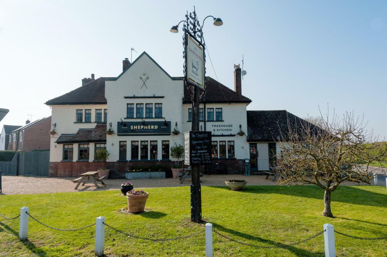 The Shepherd At Langham Boxted  Exteriör bild